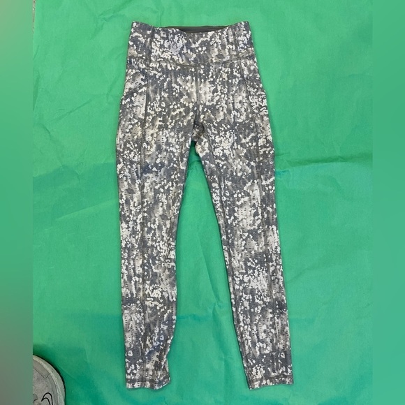 Lululemon Invigorate High-Rise Leggings 25" Sz 4 - Picture 11 of 16